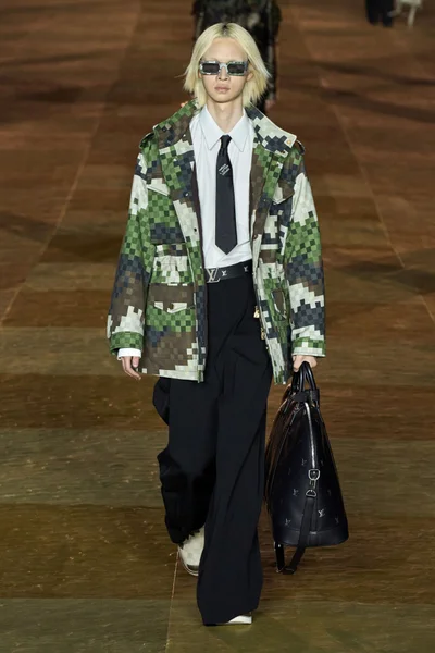 Look 11